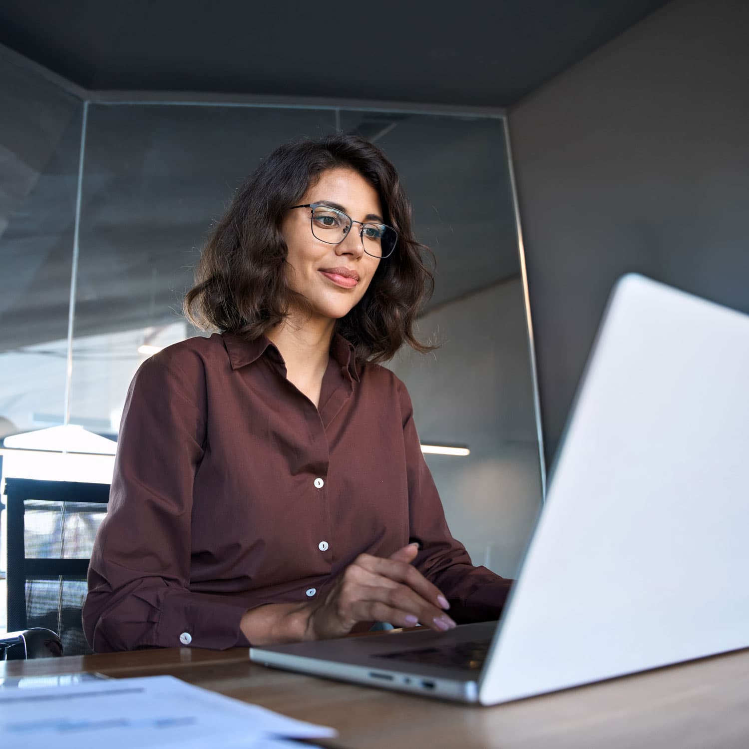 Woman using Bentek on a laptop